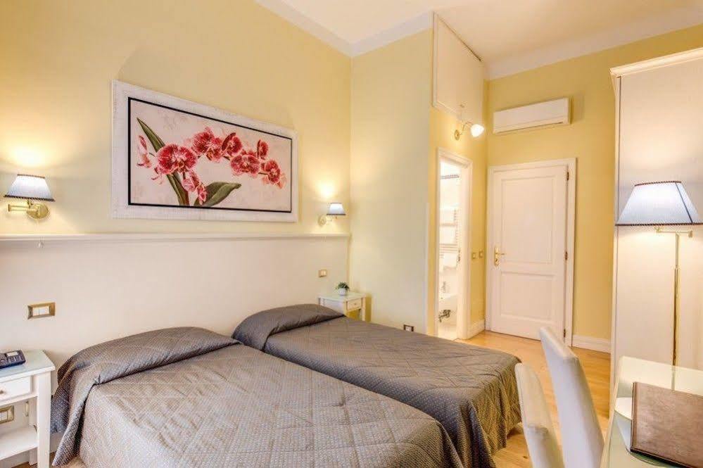 Residenza Castrense Roma Exterior foto